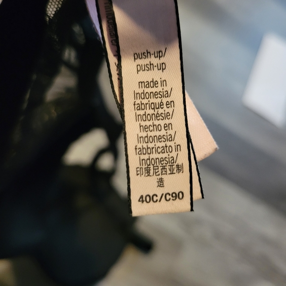 Victoria’s Secret Push Up Bra Black & Gold Metallic Plaid Scallop Underwire 40C - Picture 6 of 8